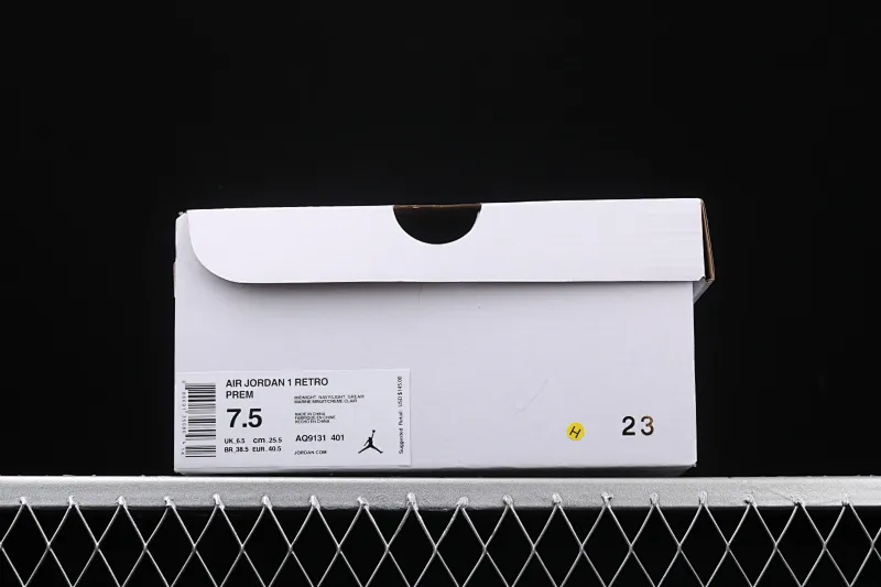 All categories Air Jordan Jordan series basketball shoes Air Jordan 1 High Air Jordan 1 Retro Premium AJ1 Joe 1 khaki blue frosted basketball shoes AQ9131-401